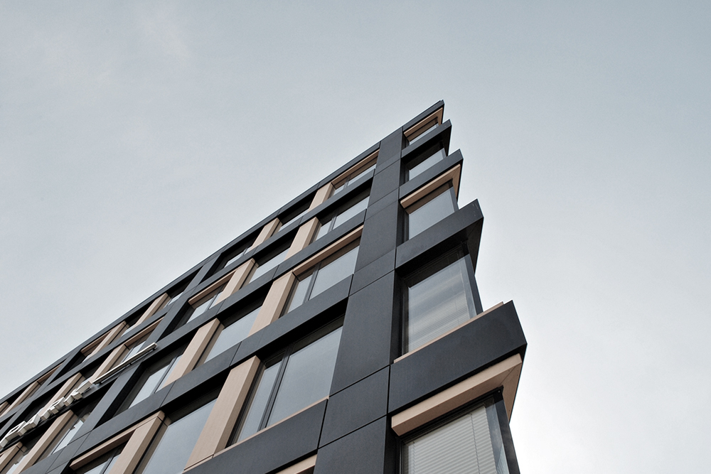 Roof Hotel Investment